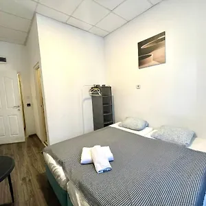 Проживание в семье Aradi With Private Bathroom In The Centre, Будапешт